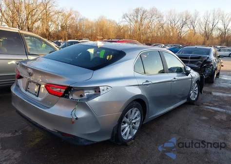 2020 Toyota Camry Le z USA, uszkodzony, nr VIN 4T1C11AK4LU975626